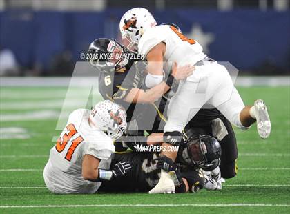 Thumbnail 3 in Refugio vs. Crawford (UIL 2A Division 1 Final) photogallery.