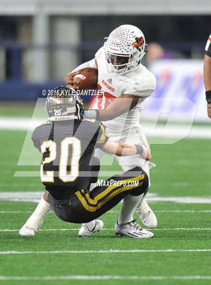 Thumbnail 3 in Refugio vs. Crawford (UIL 2A Division 1 Final) photogallery.