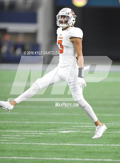 Thumbnail 2 in Refugio vs. Crawford (UIL 2A Division 1 Final) photogallery.
