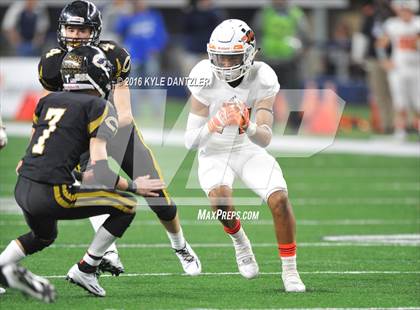 Thumbnail 1 in Refugio vs. Crawford (UIL 2A Division 1 Final) photogallery.