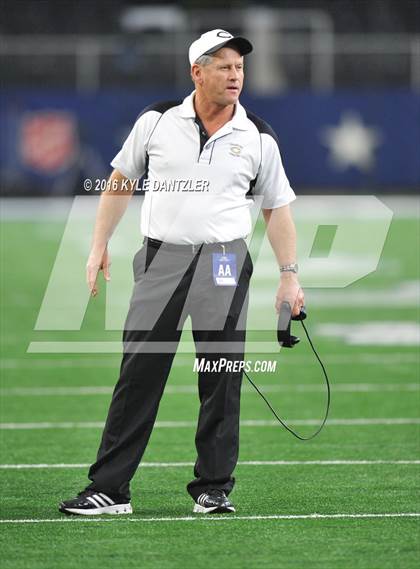 Thumbnail 1 in Refugio vs. Crawford (UIL 2A Division 1 Final) photogallery.