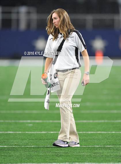 Thumbnail 3 in Refugio vs. Crawford (UIL 2A Division 1 Final) photogallery.
