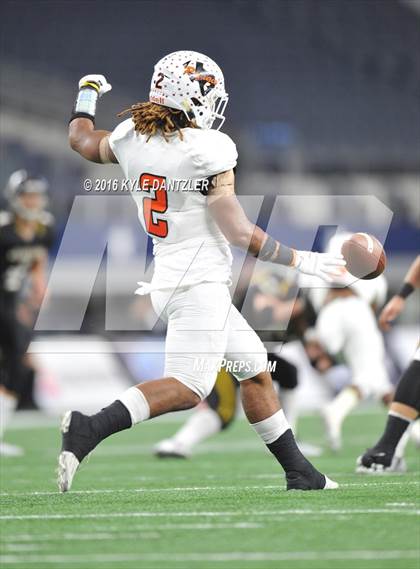 Thumbnail 2 in Refugio vs. Crawford (UIL 2A Division 1 Final) photogallery.