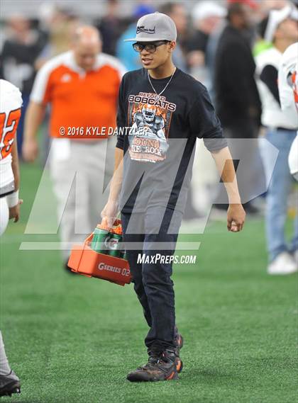 Thumbnail 3 in Refugio vs. Crawford (UIL 2A Division 1 Final) photogallery.