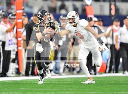 Thumbnail 1 in Refugio vs. Crawford (UIL 2A Division 1 Final) photogallery.