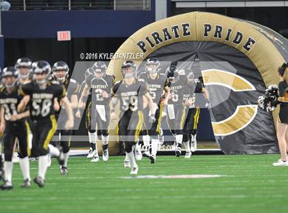 Thumbnail 3 in Refugio vs. Crawford (UIL 2A Division 1 Final) photogallery.