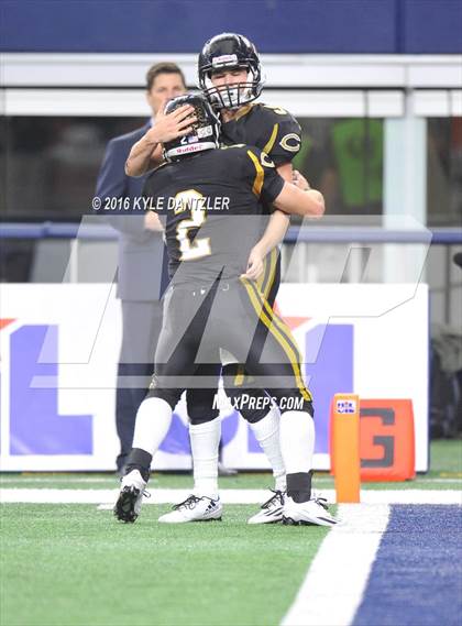 Thumbnail 3 in Refugio vs. Crawford (UIL 2A Division 1 Final) photogallery.