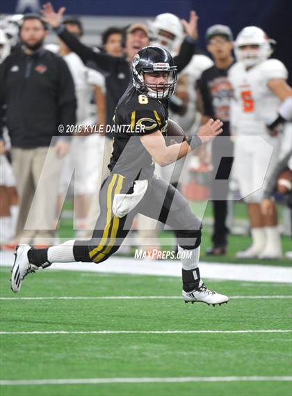 Thumbnail 1 in Refugio vs. Crawford (UIL 2A Division 1 Final) photogallery.