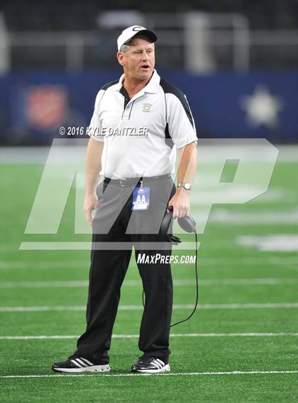 Thumbnail 2 in Refugio vs. Crawford (UIL 2A Division 1 Final) photogallery.