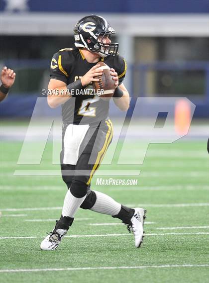 Thumbnail 1 in Refugio vs. Crawford (UIL 2A Division 1 Final) photogallery.