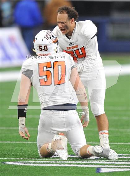 Thumbnail 1 in Refugio vs. Crawford (UIL 2A Division 1 Final) photogallery.
