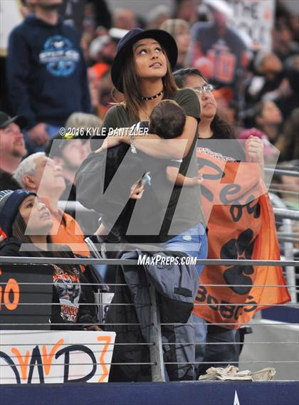 Thumbnail 1 in Refugio vs. Crawford (UIL 2A Division 1 Final) photogallery.