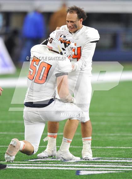 Thumbnail 3 in Refugio vs. Crawford (UIL 2A Division 1 Final) photogallery.