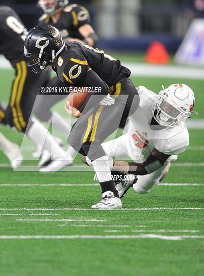 Thumbnail 2 in Refugio vs. Crawford (UIL 2A Division 1 Final) photogallery.