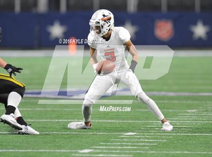 Thumbnail 3 in Refugio vs. Crawford (UIL 2A Division 1 Final) photogallery.