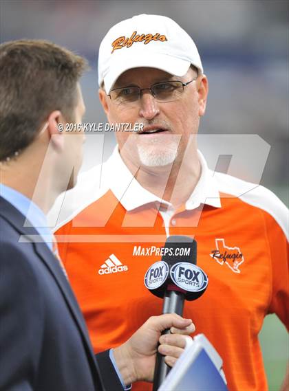 Thumbnail 2 in Refugio vs. Crawford (UIL 2A Division 1 Final) photogallery.