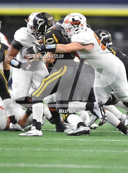 Thumbnail 1 in Refugio vs. Crawford (UIL 2A Division 1 Final) photogallery.
