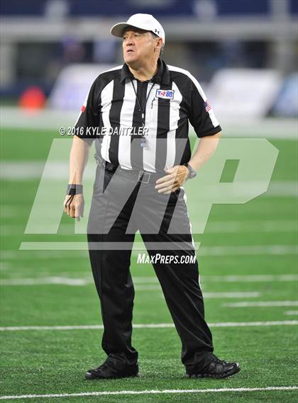 Thumbnail 3 in Refugio vs. Crawford (UIL 2A Division 1 Final) photogallery.