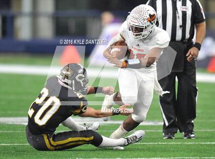 Thumbnail 1 in Refugio vs. Crawford (UIL 2A Division 1 Final) photogallery.