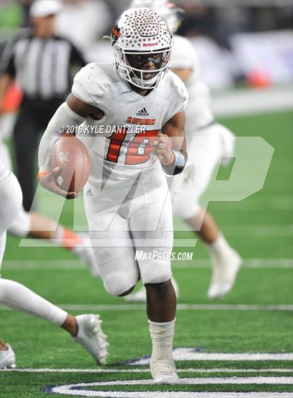 Thumbnail 3 in Refugio vs. Crawford (UIL 2A Division 1 Final) photogallery.