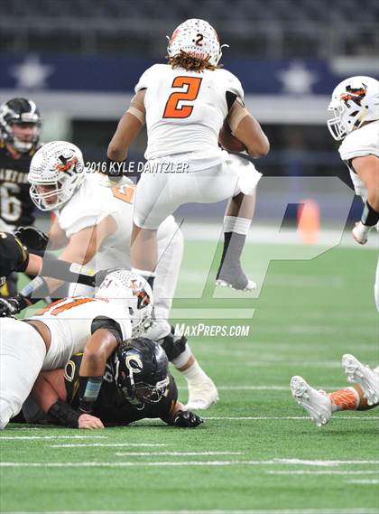 Thumbnail 3 in Refugio vs. Crawford (UIL 2A Division 1 Final) photogallery.