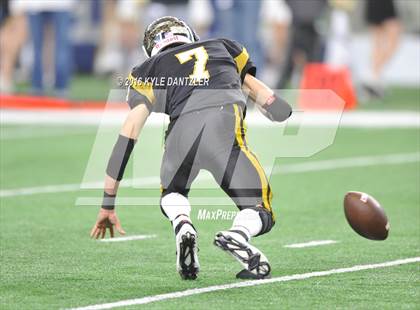 Thumbnail 2 in Refugio vs. Crawford (UIL 2A Division 1 Final) photogallery.