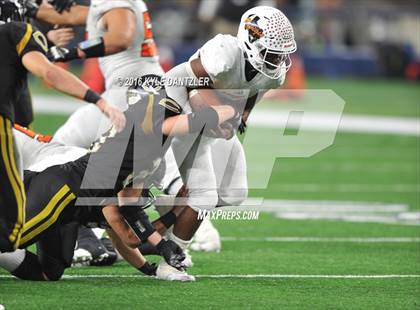 Thumbnail 1 in Refugio vs. Crawford (UIL 2A Division 1 Final) photogallery.