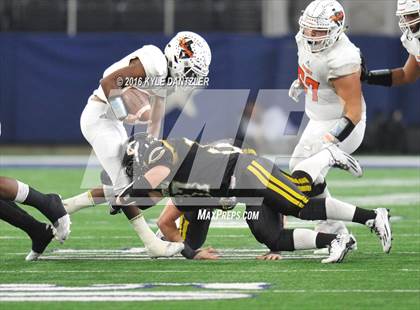 Thumbnail 2 in Refugio vs. Crawford (UIL 2A Division 1 Final) photogallery.