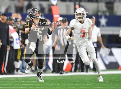 Thumbnail 2 in Refugio vs. Crawford (UIL 2A Division 1 Final) photogallery.