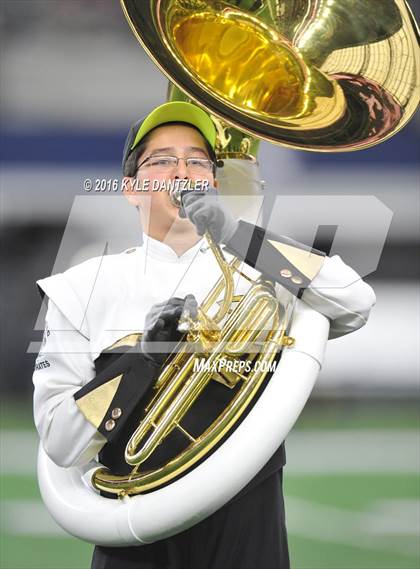 Thumbnail 2 in Refugio vs. Crawford (UIL 2A Division 1 Final) photogallery.