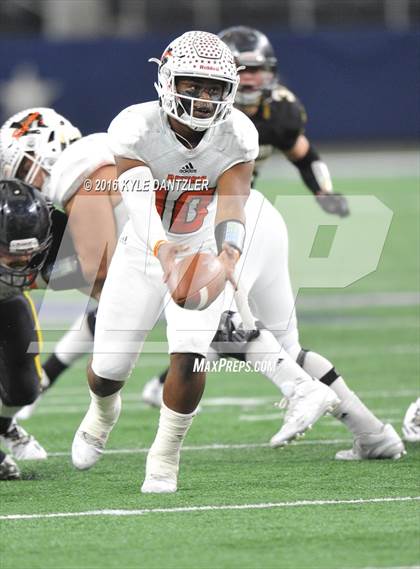 Thumbnail 2 in Refugio vs. Crawford (UIL 2A Division 1 Final) photogallery.