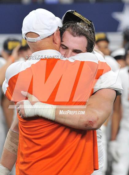Thumbnail 1 in Refugio vs. Crawford (UIL 2A Division 1 Final) photogallery.