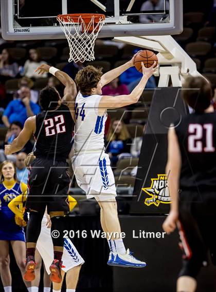 Thumbnail 3 in Holy Cross vs Newport Central Catholic (Ninth Region Semifinal) photogallery.