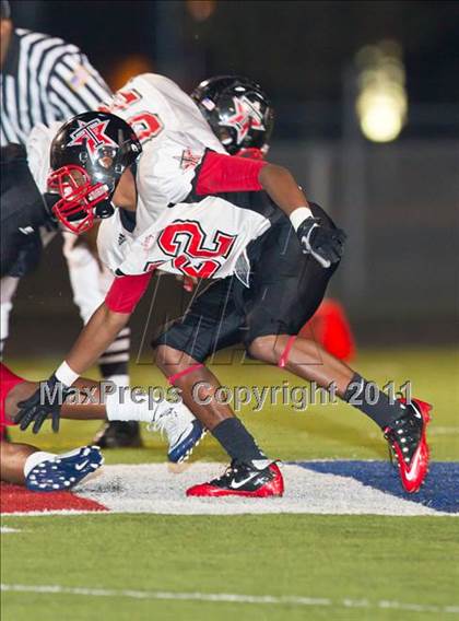 Thumbnail 1 in Terry vs. Manvel (4A Region 3 Bi-District Playoffs) photogallery.