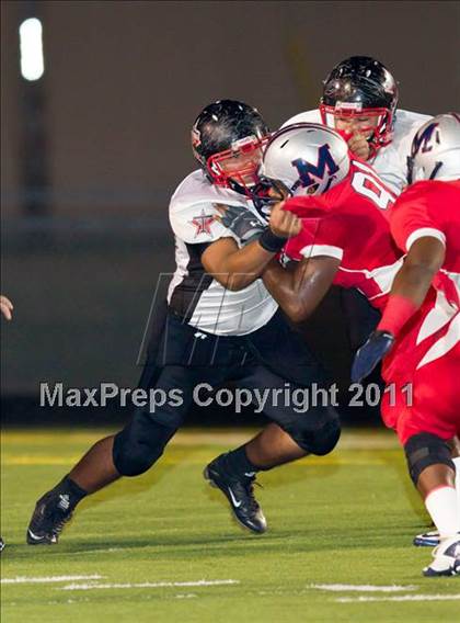 Thumbnail 1 in Terry vs. Manvel (4A Region 3 Bi-District Playoffs) photogallery.