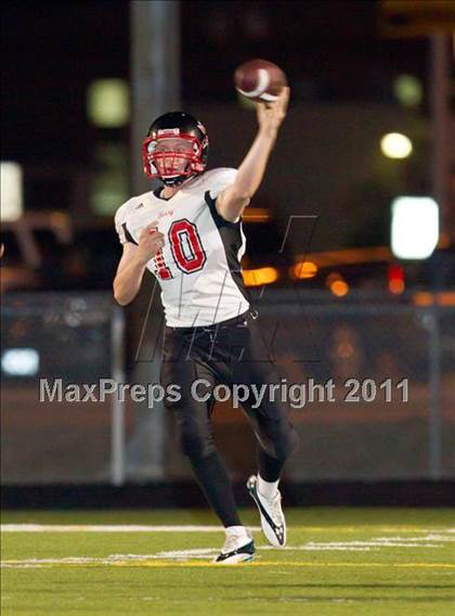 Thumbnail 1 in Terry vs. Manvel (4A Region 3 Bi-District Playoffs) photogallery.