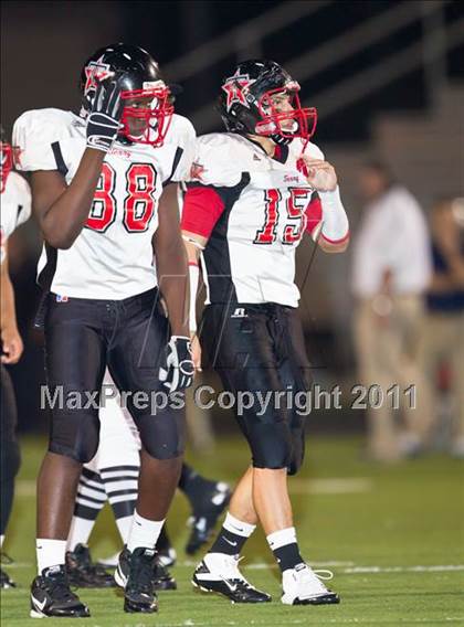 Thumbnail 1 in Terry vs. Manvel (4A Region 3 Bi-District Playoffs) photogallery.