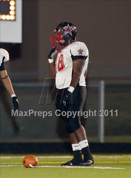 Thumbnail 2 in Terry vs. Manvel (4A Region 3 Bi-District Playoffs) photogallery.