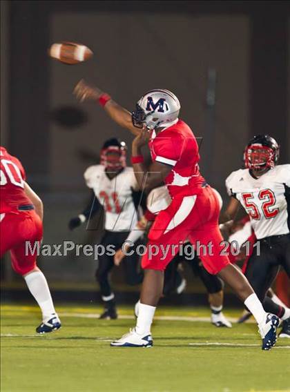 Thumbnail 2 in Terry vs. Manvel (4A Region 3 Bi-District Playoffs) photogallery.