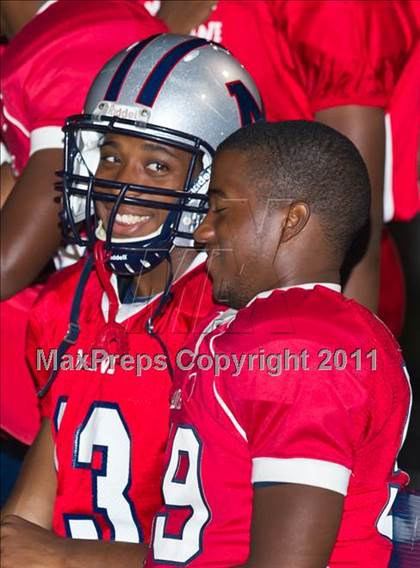 Thumbnail 3 in Terry vs. Manvel (4A Region 3 Bi-District Playoffs) photogallery.
