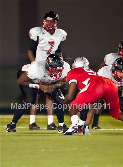 Thumbnail 3 in Terry vs. Manvel (4A Region 3 Bi-District Playoffs) photogallery.