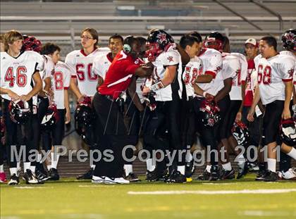 Thumbnail 2 in Terry vs. Manvel (4A Region 3 Bi-District Playoffs) photogallery.