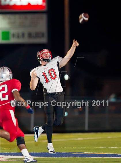 Thumbnail 2 in Terry vs. Manvel (4A Region 3 Bi-District Playoffs) photogallery.
