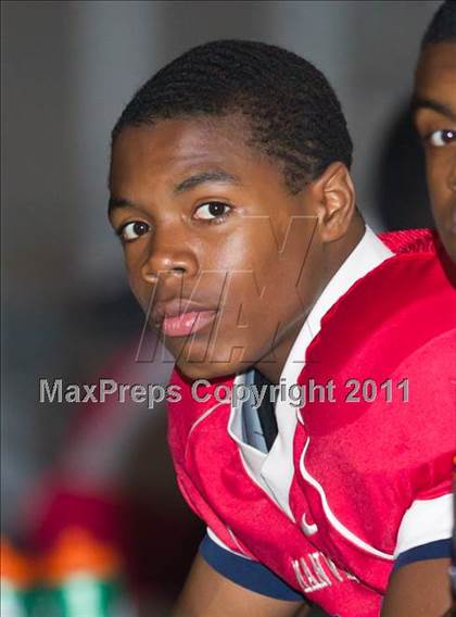 Thumbnail 3 in Terry vs. Manvel (4A Region 3 Bi-District Playoffs) photogallery.