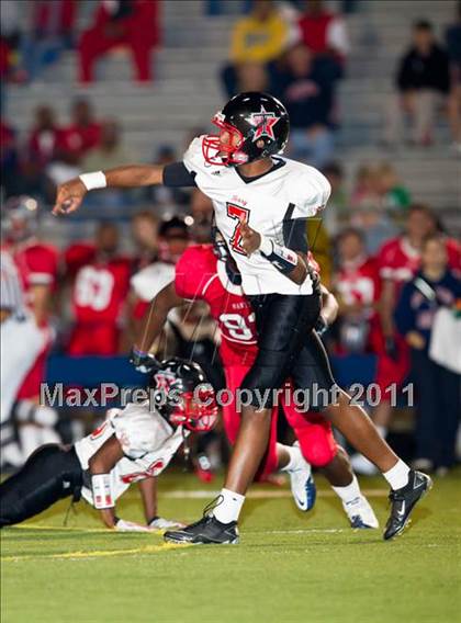 Thumbnail 3 in Terry vs. Manvel (4A Region 3 Bi-District Playoffs) photogallery.