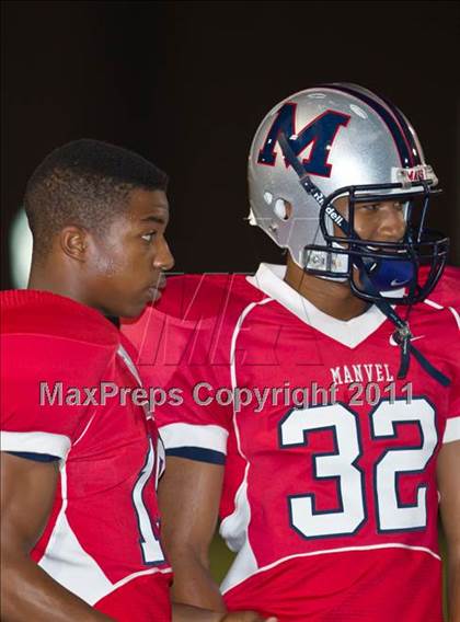 Thumbnail 2 in Terry vs. Manvel (4A Region 3 Bi-District Playoffs) photogallery.
