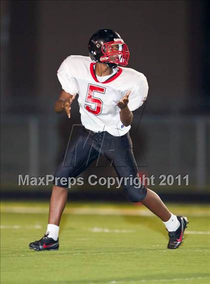 Thumbnail 2 in Terry vs. Manvel (4A Region 3 Bi-District Playoffs) photogallery.