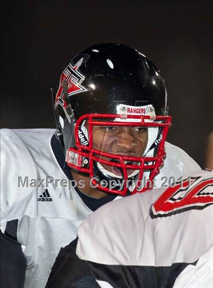 Thumbnail 1 in Terry vs. Manvel (4A Region 3 Bi-District Playoffs) photogallery.