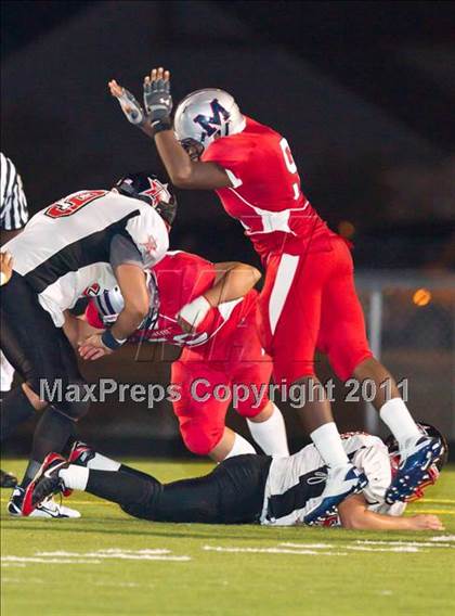 Thumbnail 1 in Terry vs. Manvel (4A Region 3 Bi-District Playoffs) photogallery.