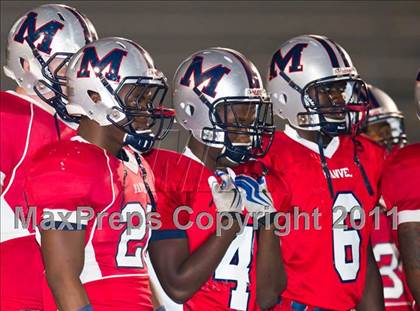 Thumbnail 1 in Terry vs. Manvel (4A Region 3 Bi-District Playoffs) photogallery.